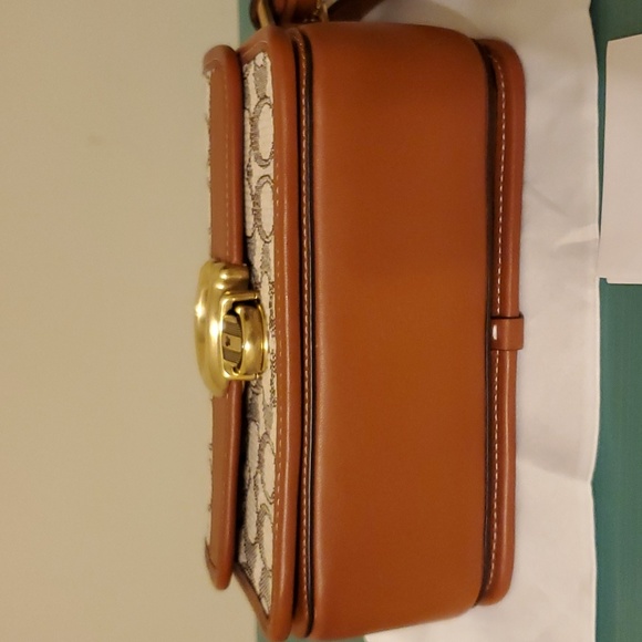 Coach Studio 19 - Picture 10 of 12